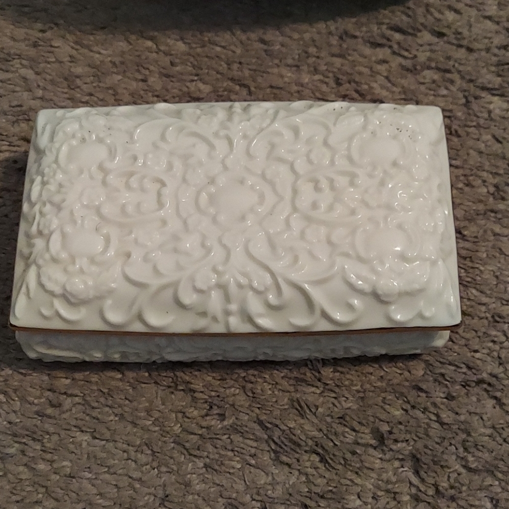 Jewelry box